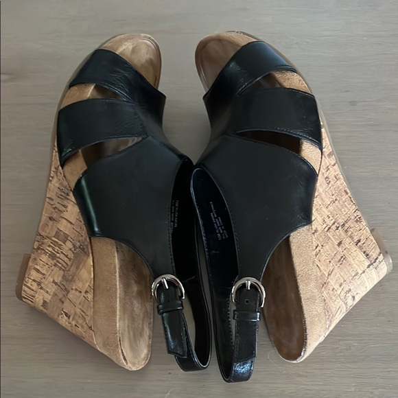 Aerosoles Stylish Black Leather Slingback Sandals, gently used size 7.5 - Picture 5 of 7